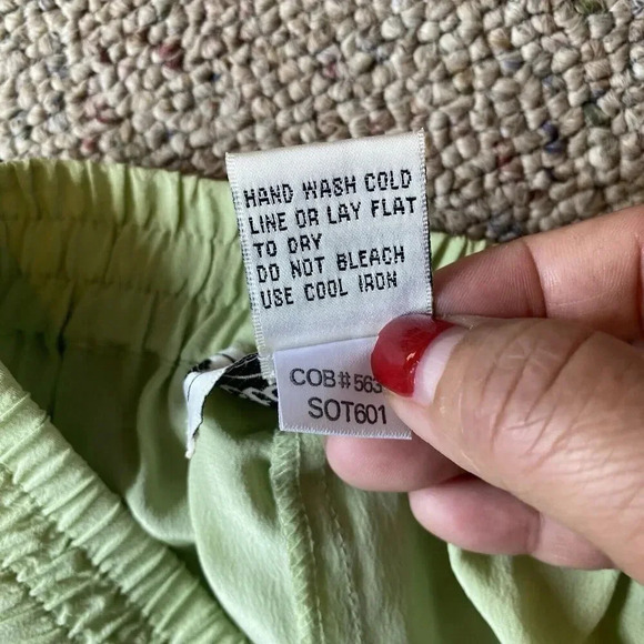 VTG Victoria Halley Women's L 100% Silk Pull On Solid Light Green Casual Pocket - Picture 5 of 8